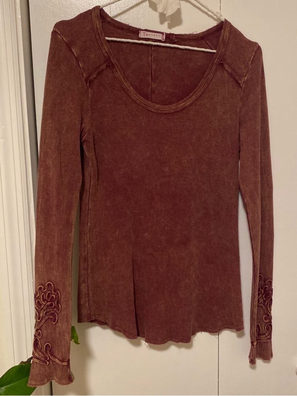 T Party Fashion Ribbed Long-Sleeve Scoop Neck Top in Rust